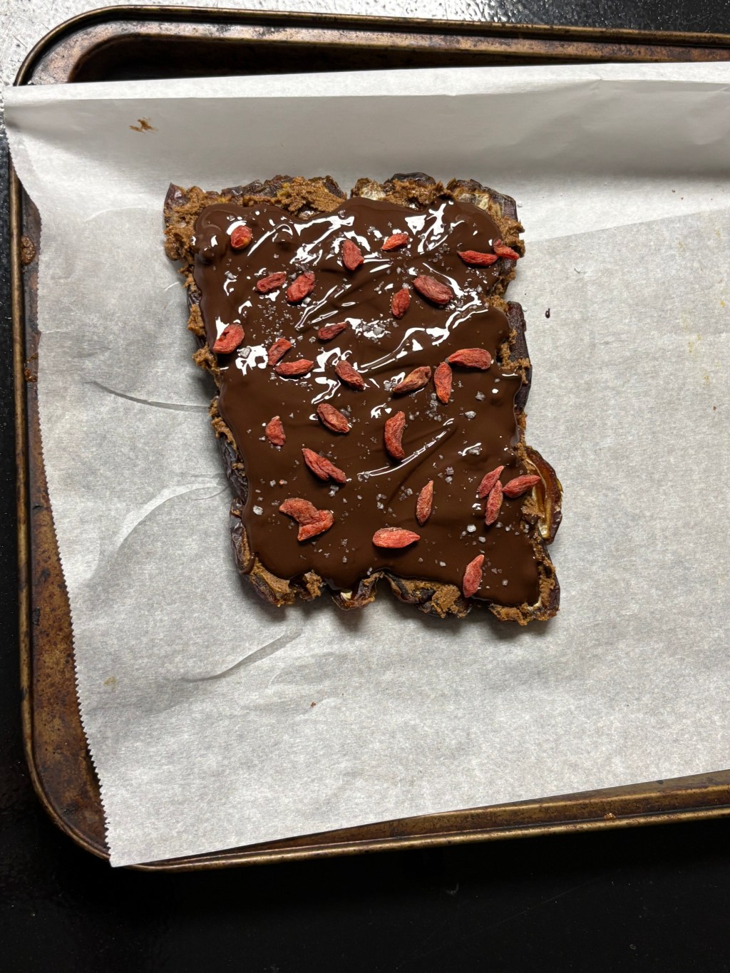 Chocolate Date Bark – An Alternative to Christmas Dessert
